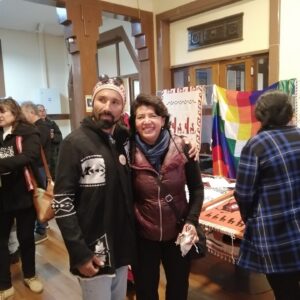 Yasna Provoste Instagram - ¡Qué día tan especial tuve ayer celebrando nuestros patrimonios en Atacama! 

Entre las actividades que no les alcancé a mostrar, están la concreción de la Firma de los Fondos Regionales de Inversión Local (FRIL) con la presentación de dos nuevos camiones para Freirina: Uno limpiafosa y otro multipropósito. Una gran noticia para mejorar la calidad de vida de las vecinas, vecinos y sus familias!! (Me invitaron a subirme en la última foto!😅)

Luego, al finalizar la jornada, tuve la oportunidad de visitar la Exposición de taller de textil diaguita en telares de la Provincia del Huasco. Ver el talento y el trabajo de nuestros artesanos manteniendo viva nuestra herencia cultural sencillamente me llenó el corazón ✨✨

El Día de los Patrimonios continúa! Les invito a que descubran las más de 100 actividades que ofrece nuestra región de Atacama para disfrutar de esa riqueza que nos caracteriza.
Www.diadelospatrimonios.cl