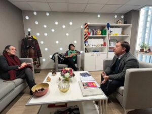 Yasna Provoste Instagram - Alcalde Cesar Orellana se reunió en esta jornada con la Subsecretaria de la Niñez Verónica Silva, junto a la Senadora Yasna Provoste, parlamentaria que gestionó la reunión.

En la ocasión las autoridades hablaron de varios temas de interés en esta materia en beneficio de los niños, niñas y adolescentes de la comuna de #Freirina.
