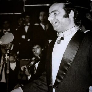 Yasser Al Azmah Instagram - عيشةٌ لاحبَّ فيها ..
جدولٌ لاماءَ فيه .. 

رحمة الله على أستاذ الطرب الأصيل 
سوريا حزينة لفراقك ..

#صباح_فخري