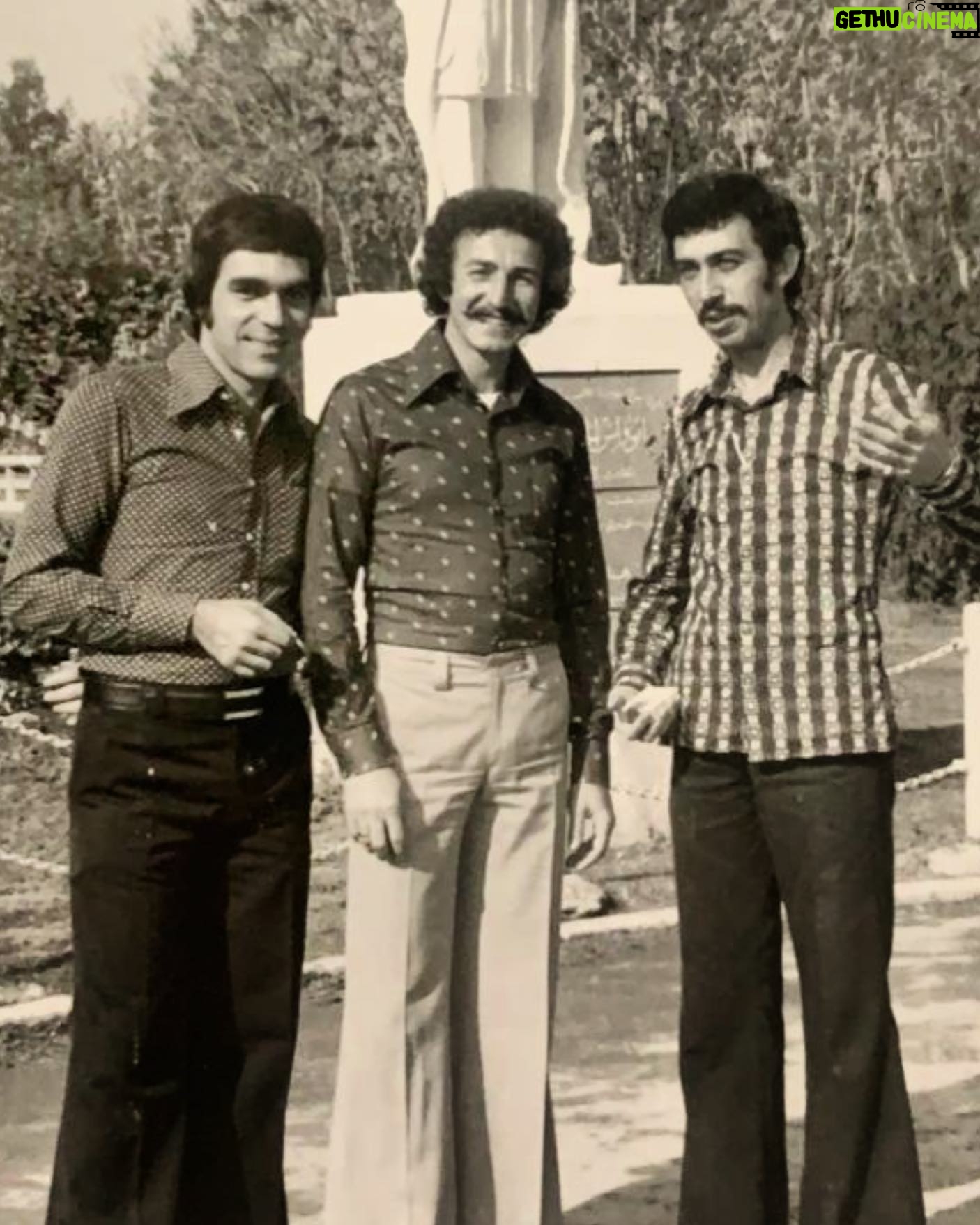 Yasser Al Azmah - 14.7K Likes - صورة تذكارية في حلب مع الأصدقاء أسامة الروماني وحسام تحسين بيك سنة 1974
.
.
.
_____________________________
#ياسر_العظمة #حسام_تحسين_بيك #أسامة_الروماني