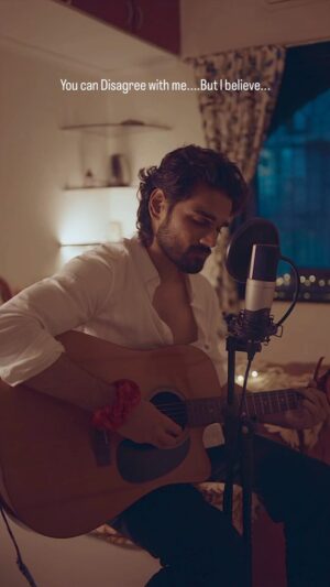 Yasser Desai Instagram - Waaqayi..Zindagi Gulzar hai!! ❤️
I've seen people who have everything in life and yet are not happy! Also there are people who have nothing, literally nothing and yet they lead a content life! 
So Perspective is everything, everything is perspective! ❤️

#yasserdesai #babakagyaan #bhaiterasocrates