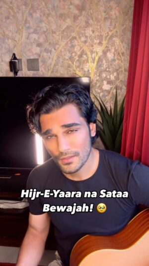 Yasser Desai Instagram - Main use Bhool chukaa...Baat aye Dil Na Badhaa..Bewajah! ❤️🤷‍♂️
We're halfway through monsoon and not a single baarish ka Gaana! Strange!! 🧐

#yasserdesai #unplugged #bewajah #cokestudiopakistan