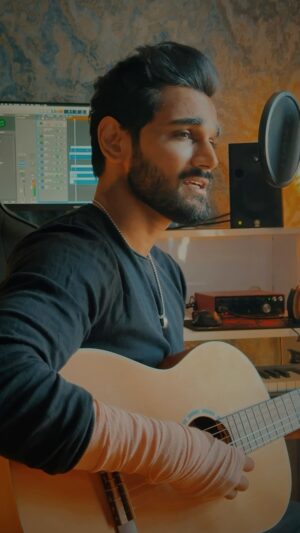 Yasser Desai Instagram - Kaise mujhe Tum mil gaye, Qismat pe aaye na yaqeen! ❤️
#yasserdesai #unplugged
