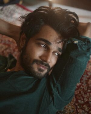 Yasser Desai Instagram - Jinke jaane se Jaan jaati thi..
Humne unko bhi jaate dekha hai! ❤️

P.S - Why is it still called common sense when it's not common anymore! 🤷‍♂️😀

#yasserdesai #babakagyaan