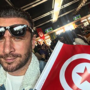 Yassine Ben Gamra Instagram - Partagez avec nous une photo de votre ambiance des matchs en post Instagram avec les Hashtags #jawElTakwiraFiTaswira et #ShotOnOPPO ! 
Et n'oubliez pas de taguer @oppotn
Oppo vous fait gagner le nouveau smartphone OPPO A17K ! 
انشالله مربوحة ☺️☺️
