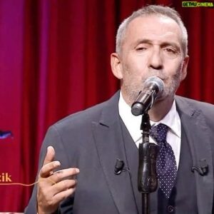 Yavuz Bingöl Instagram - Cuma akşamı Trt Müzik ekranlarında birbirinden güzel türküler ile evlerinize konuk oluyoruz 😊😊😊🎶🎶🎶