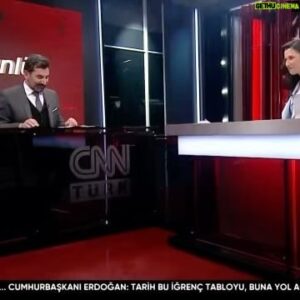Yavuz Bingöl Instagram - “Hanzala bugün vuruldu ama hiç ölmedi!!! #hanzala 

Gazze İçin “Ben De Oradayım” gecesi öncesinde, Akm önünde Gazze’de ölen çocuklar için gökyüzüne binlerce balon uçuruldu. 

Sanatçıların, Türk ve Filistinli çocukların katılımıyla gerçekleşen buluşma CNN Türk ekranlarından, Emrah Çakmak’ın sunumuyla tüm Türkiye’ye canlı yayınlandı.. 

Balonlarda Filistin’li çizer Naci el Ali’nin, dünya çapında üne kavuşan Hanzala karakteri bulunuyordu. Karikatürist Ali, insanlığın Filistin’de yaşananlara sessiz kalmasından ötürü küskünlüğünün ifadesi olarak Hanzala’yı sürekli sırtı dönük halde resmetti. Hanzala’nın yüzü, Filistin özgür olduğunda görülecek… 

@cnnturk @yavuzbingolofficial @emrahcakmaktr