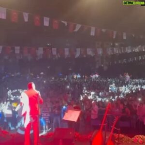 Yavuz Bingöl Instagram - Kahmaranmaraş’lı dostlarıma bu gece beni yalnız bırakmadıkları için çok teşekkür ediyorum, şahaneydiniz 😊😊😊👏👏👏