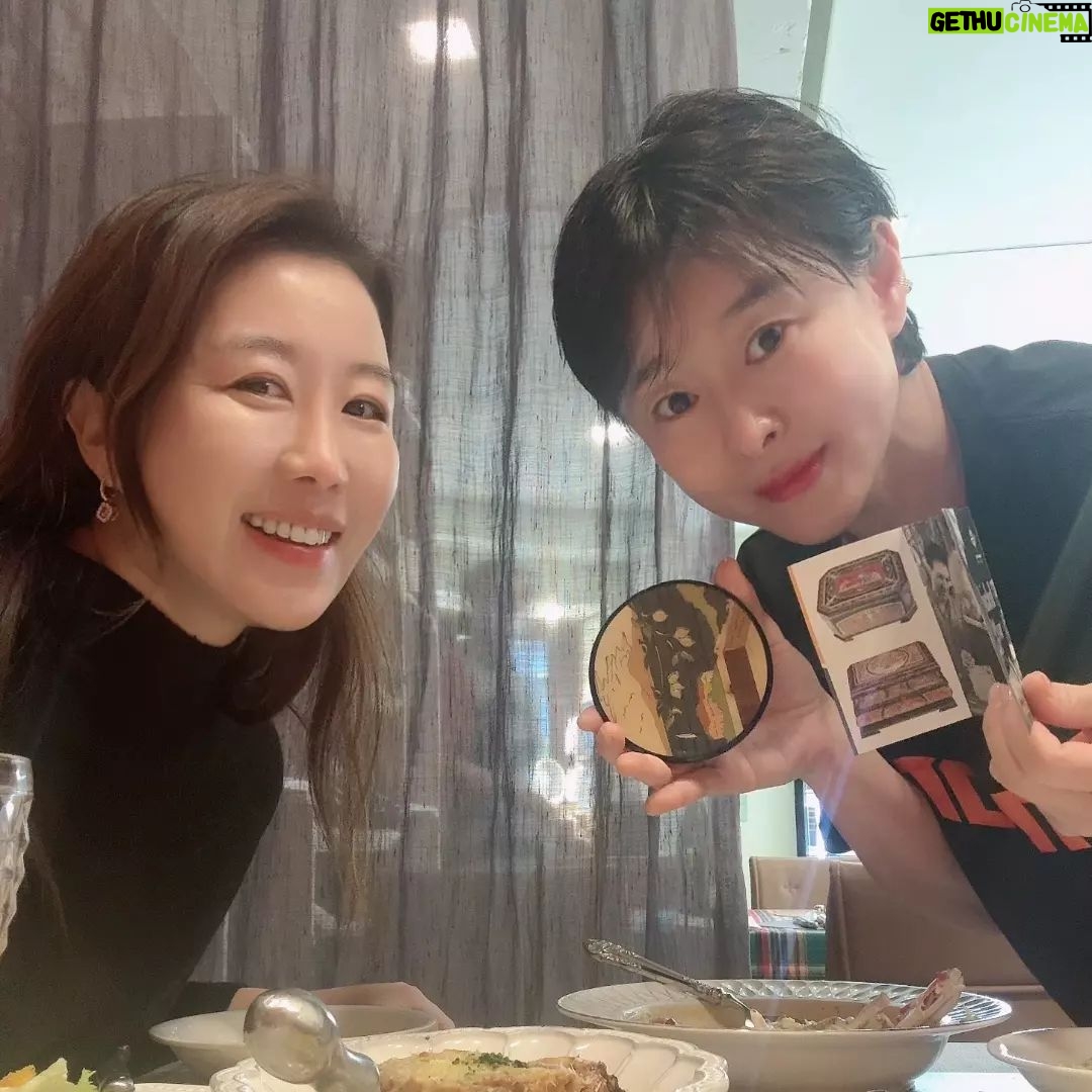 Ye Ji-won - 456 Likes - 이탈리아 통번역가 동생이 선물한 이탈리아 장인이 만든 컵받침 grazie @gemmadidio