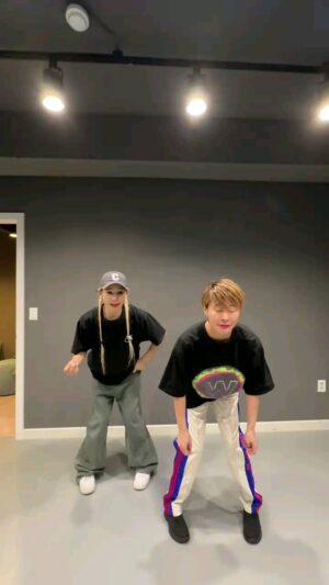 Ye Ji-won Instagram - #happyness 즐겁게 춤 배우며 몸도 교정받기 #wannabdance