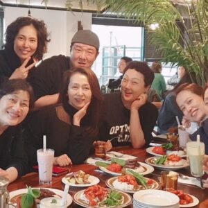 Ye Ji-won Instagram - #문희경 선배님 초대로 #다시봄 점심 맛있게 얌얌 했습니다 #뮤지컬 #lg아트센터서울 #세종문화회관 #musical #고가빈 #커리하우스