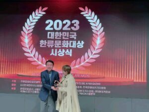 Ye Ji-won Instagram - 2023 연말에 멋진 상을 주셔서 2024년 시작이 즐겁습니다
감사합니다 #happyness #한류문화대상