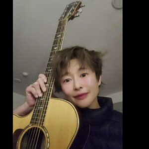 Ye Ji-won Instagram - 기타와 함께 연말을