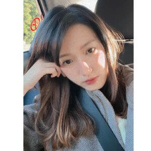 Yeh Ching Han Instagram - 冷成這樣，外面還大太陽？！