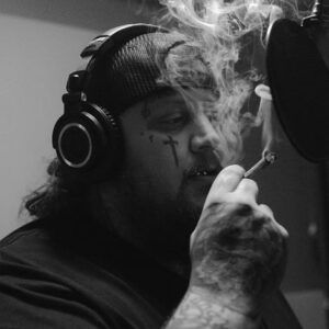 Yelawolf Instagram - TRAILER IN THE SKY produced by @malayho with my boy @jellyroll615 streaming on all platforms .. the fourth single off the double album WAR STORY coming soon … 🎥 : @visualsbytyre #slumerican