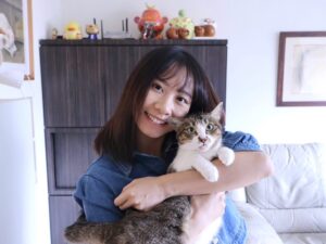 Yen-Ju Chen Instagram - 我看起來像極在虐貓