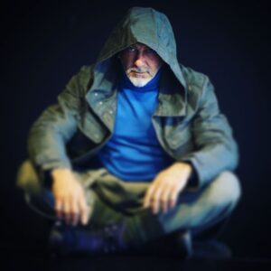 Yener Gürsoy Instagram - Herkes o kadar haklı ki, İnsan haklı olmaya utanıyor!!! #maviadam #demontehayatlar #bunasilceliski #holdyourbreath #vesonra #headshot