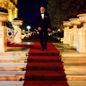 Yener Gürsoy Instagram - Mavi gibi gülüyorsun dediler bana🙂 #maviadam #demontehayatlar #bunasilceliski #holdyourbreath #vesonra