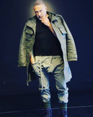 Yener Gürsoy Instagram - Bir gülümsedi konu nerelere geldi😉👌💙🌊🌊🌊 #maviadam #demontehayatlar #bunasilceliski #holdyourbreath #vesonra #headshot
