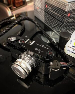 Yeon Jeong-hun Instagram - 다시 필름으로..... #barton #leica #70thindependenceanniversary