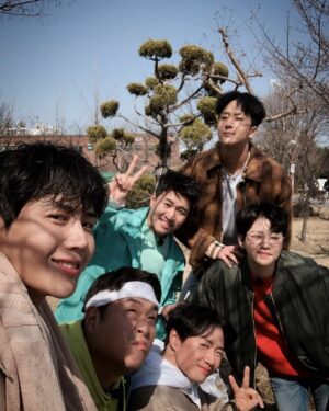 Yeon Jeong-hun Instagram - 오늘도 1박!!!!! 2일!!!!!
포토 @seonho__kim  근데.... 그림자가....😬 #1박2일