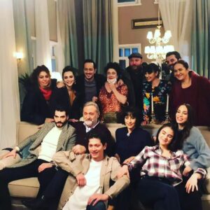 Yeşim Gül Akşar Instagram - @ngmediatv @startv @kaderiminoyunutv @muge_ulusoy_medya_ emeği geçen herkese bizi yalnız bırakmayan seyircilerimize sonsuz teşekkürler 🙏 harika bir ekiptik 🙏🌼