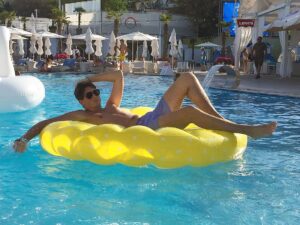 Yevgeniy Malyarchuk Instagram - Life is so much more fun if you enjoy it 🏝☀️🌟 #ibiza #pool #party #life #fun #enjoy #happiness #жизнь #счастье #ибица