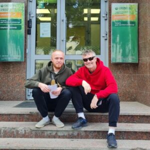 Yevgeny Roizman Instagram - Всё, закрыли семье ипотеку. Алексей не ожидал, растерялся, чуть не заплакал.
Сынком его, Макаром, позанимаемся. Есть шанс, что он будет слышать и сможет говорить.
Спасибо всем, кто участвовал. У нас получилось. Обнимаю всех.

Лейла Гусейнова @leyla.gus
Шумилов Александр @ashumilov77_urist
Фонд Ройзмана @roizmanfond