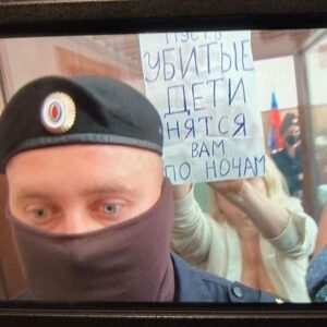 Yevgeny Roizman Instagram - Марина Овсянникова честная и прямодушная. С первого момента не видел в ней подвоха и не сомневался в её искренности. 
Желаю ей стойкости и терпения.
Тёмные времена не навсегда.