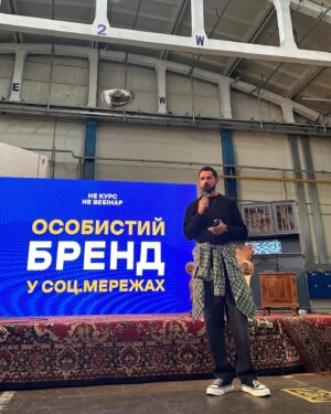 Yevhen Taller Instagram - Кураж. Люди. Київ 💙💛