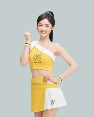 Yi-Chi Hung Instagram - 終於！！明天見🐘💛💛
首次公開大巨蛋🥚
來嘛～～～來嘛～～～～～

@passion_sisters_official 
@brothers_baseball 

#大巨蛋 #棒球 #中信兄弟 #passionsisters #啦啦隊 #中華職棒