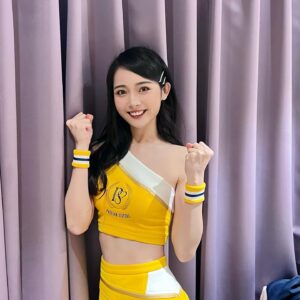 Yi-Chi Hung Instagram - 大家好，我是ᴘᴀssɪᴏɴ sɪsᴛᴇʀs背號𝟭𝟳的怡琪
請大家多多指教💛💛我們場上見！

@passion_sisters_official 

#中信兄弟啦啦隊 #passionsisters #cheerleader #中信兄弟 
#17