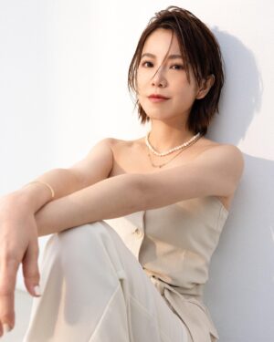 Yi-Chiao Liao Instagram - #聖誕快樂
連續兩天三攤派對慶祝聖誕節
和朋友們聚會暢聊超開心
每次有人不小心按到關燈開關
就直接唱起生日快樂歌
幫耶穌暖壽是我們的趣味

胡鬧吃喝
收到超喜歡的交換禮物🎁😊
感謝🙏感動😹感恩🥹

今天只想睡到自然醒

📷 @www980657 
💄 @junyilai_ 
💇 @shu_yi_liao 
👗 @9y0a_3l2i9n