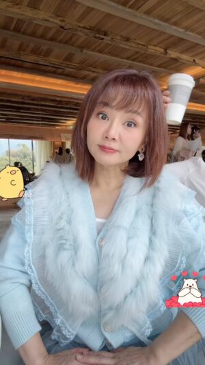 Yi Ling Wang Instagram - 謝謝好姐妹的陪鬧😘
#姐姐愛鬧
#藝鴒
#MOUNTAIN BICA CAFE
#清境農場小瑞士花園