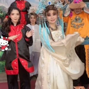 Yi Ling Wang Instagram - 童心永在，快樂開心💖
#姐姐愛鬧😜 
#藝鴒
#佩儀歌劇團
#施若心
#林巧欣
#蔡侑庭
#呂亭誼
#黃安妤
#蝦米