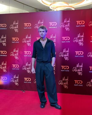 Yiğit Kirazcı Instagram - Sarmaşık Zamanı 21 Eylül’de @tod.tv ve @tod_tr ‘de #theivy #dohaqatar ⚡️