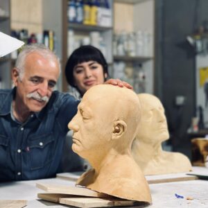 Yiğit Özşener Instagram - Earthlings, 
“When the heart is beautiful, its light shines through the eyes, vocal tones and actions of its master. True beauty is not in the face, but in the heart of the beholder.” 

It was a pleasure to meet Abdollāh Eskandari; the master of his craft, humble, sublime - a true 'defiant one'. #zaferinrengi