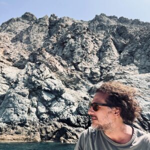 Yiğit Özşener Instagram - Dünyalılar, 
Dünyanın illüzyonuna gizlenen sessizliği dinleyin, neyi unuttuğunuzu hatırlayacaksınız. 

Earthlings, 
Listen to the silence inside the illusion of the world, and you will remember what you forgot. #kerouac