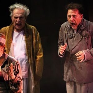 Yiğit Özşener Instagram - Dünyalılar, 
“Smith’ler, Martin’ler artık doğru düzgün konuşamıyorlar, çünkü artık düşünemiyorlar, artık düşünemiyorlar çünkü artık heyecanlanamıyorlar, artık tutkuları yok, artık var olamıyorlar… o yüzden de birine ya da bir şeye kolaylıkla dönüşebilirler, dönüştürülebilirler…” Eugène Ionesco