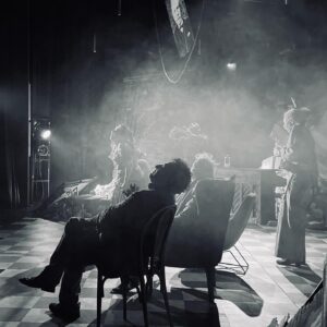 Yiğit Özşener Instagram - Dünyalılar, 
Çünkü düş görmek; kendi üstünde -kendiliğinden kıvrılır gibi- katlanır olmaktır. #Ionesco