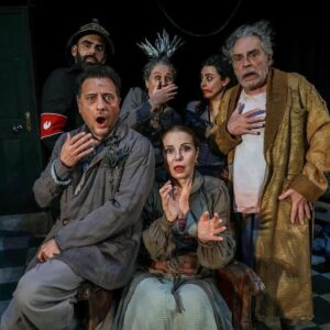 Yiğit Özşener Instagram - Earthlings, 
Despite the title, none of the characters are bald. And you will be disappointed if you expect to see a soprano!  #TheBaldSoprano #KelDiva