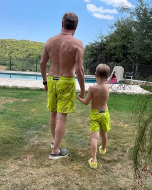 Yıldıray Şahinler Instagram - Tatili ikimiz de hak ettik be oğlum 😊💙 A well deserved holiday for both of us son.