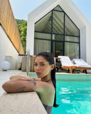 Yılşen Özdemir Instagram - hangi fotiyi one koyacagımı sasirdim ama olsunnn