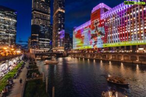 Yinka Ilori Instagram - Thank you Chicago @artonthemart ❤️❤️❤️ 
:
My mother’s prayers are still working 🤞🏾