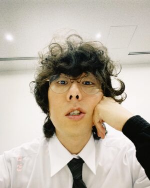 Yojiro Noda Instagram - 「舟を編む 〜私、辞書作ります〜」ポスタービジュアルが解禁になりました。なので最近の馬締さんの写真も少し。
馬締光也です。日々大きな大きな言葉の海を前に戸惑う時もありますが、何にも代えがたい経験をしています。
是非、おたのしみに。

Shooting the TV drama series "The Great Passage".
It is a huge adventure to go into the wide sea of words. Hope you guys have a chance to see it.

#舟を編む