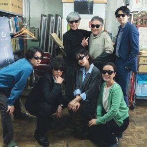 Yojiro Noda Instagram - 僕が小学校時代から「あぶない刑事」が大好きだったことを撮影前にプロデューサーの高さんに話していたら、柴田さんクランクアップの日にサングラス🕶️を用意して頂きなんとも嬉しいショットを。まじで、歓喜。
「舟を編む」チーム全員でも😎

I had the privilege to work with Shibata Kyohei, who played the roll Yuji, a true hero in the TV series "Abunai Deka". I was so into this Drama when I was in Elementary school, right after I came back to Japan.
It was a great moment to take photo with him with the iconic sunglasses🕶️😎.

4.21ドラマ「舟を編む」最終話です。
あぶない刑事の映画も5.24公開であります。

#舟を編む
#あぶデカ