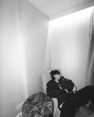 Yojiro Noda Instagram - 去年、今年と2度のワールドツアーで世界中を周りに周り、ヤオくんに写真を撮ってもらい続けました。
せっかくだから一冊のフォトブックなどにまとめたりしましょうかね。どうでしょうか。

Me and photographer @takeshiyao have been doing the photo session for 2 World Tours traveling all over the world. Feels like we should compile it into a photo book, what do you think?🌹