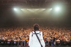 Yojiro Noda Instagram - Shanghai🌹❤️‍🔥🌹
What a night. There's so few that I can put into words, while theres thousands of feelings and thoughts going on in my head.
Thank you Thank you Thank you.
Thank you for being there, at our memorial TOUR FINAL. 
Hope to see you soon. LOVE YOU🌹🌹🌹
再找机会出来碰面吧

📷 @takeshiyao