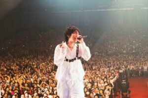 Yojiro Noda Instagram - Shanghai🌹❤️‍🔥🌹
What a night. There's so few that I can put into words, while theres thousands of feelings and thoughts going on in my head.
Thank you Thank you Thank you.
Thank you for being there, at our memorial TOUR FINAL. 
Hope to see you soon. LOVE YOU🌹🌹🌹
再找机会出来碰面吧

📷 @takeshiyao
