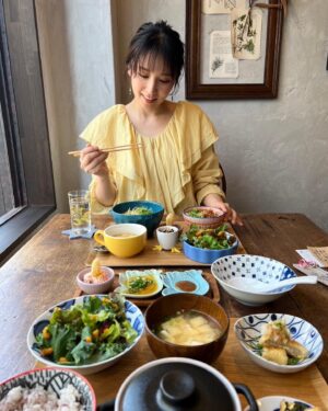Yoko Mitsuya Instagram - 友人が素敵な写真をたくさん撮ってくれまして📸

せっかくなので追加でアップしてみました🫶🏻

葉子祭りでごめんなさい🤓